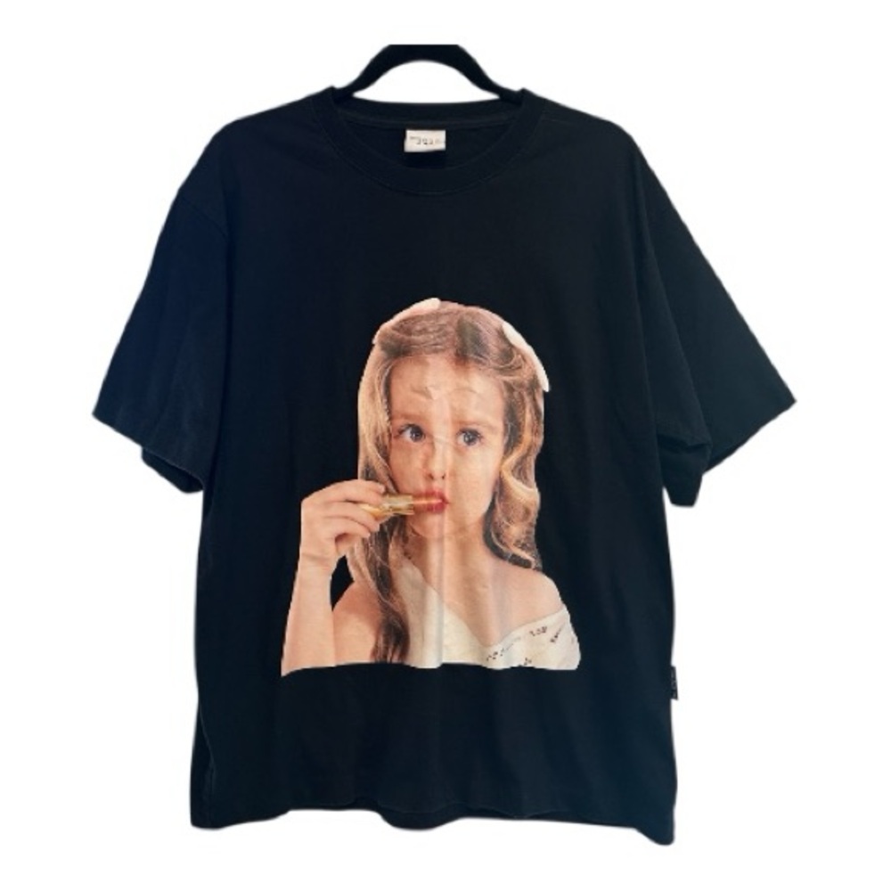 Acme De La Vie Girl w/ Lipstick Black Tee Size 1